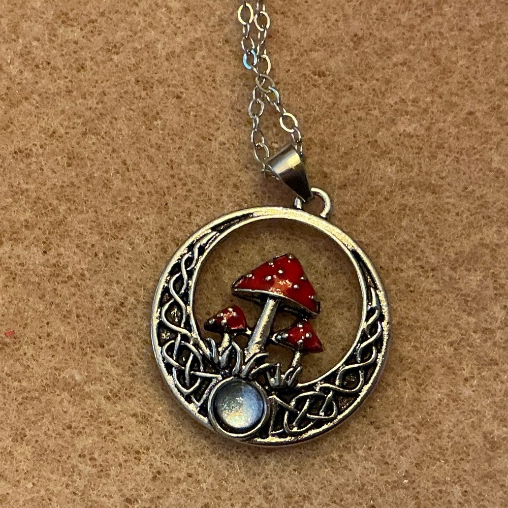 Cute Mushroom Necklace 21” BN - Picture 2 of 2